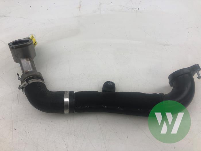 Gebruikte Intercooler Buis Audi A4 Allroad Quattro (B9) 2.0 TDI 16V Prijs € 51,45 Margeregeling aangeboden door Wessel Parts & Service B.V.