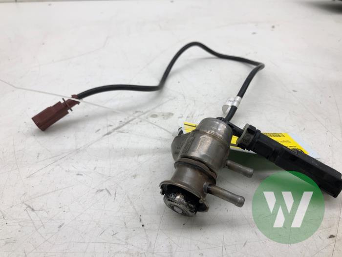 Gebruikte Injector adblue Audi A4 Allroad Quattro (B9) 2.0 TDI 16V Prijs € 51,45 Margeregeling aangeboden door Wessel Parts & Service B.V.