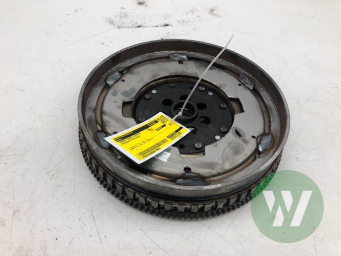 Gebruikte Vliegwiel dubbele massa Mercedes Citan (420.6) 1.5 112 CDI Prijs € 288,75 Margeregeling aangeboden door Wessel Parts & Service B.V.