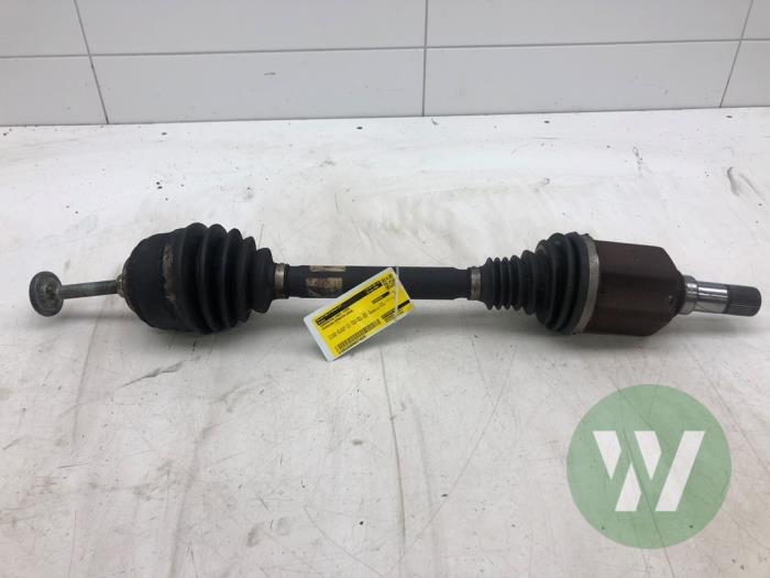 Gebruikte Steekas links-voor Mercedes Sprinter 3,5t (907.6/910.6) 311 CDI 2.1 D FWD Prijs € 183,75 Margeregeling aangeboden door Wessel Parts & Service B.V.