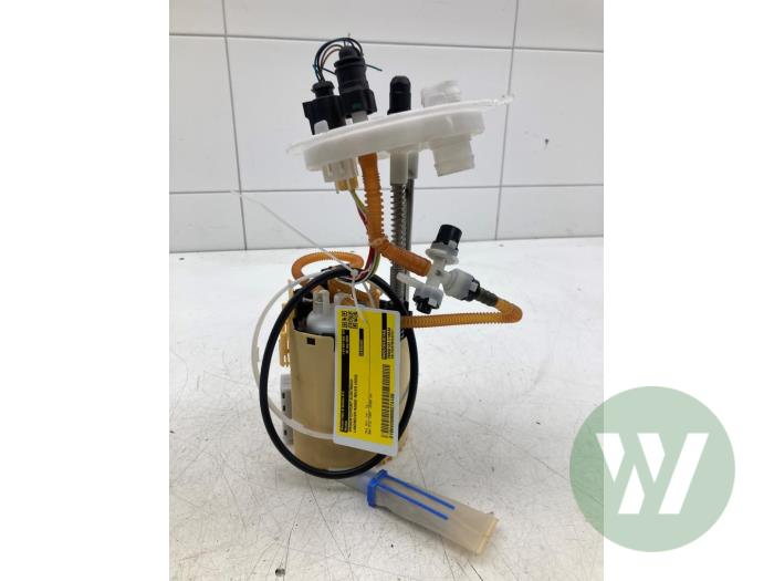 Gebruikte Tank element Pomp Landrover Range Rover Velar (LY) 2.0 16V P400e AWD Prijs € 183,75 Margeregeling aangeboden door Wessel Parts & Service B.V.