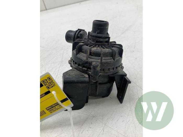 Gebruikte Waterpomp Landrover Range Rover Velar (LY) 2.0 16V P400e AWD Prijs € 51,45 Margeregeling aangeboden door Wessel Parts & Service B.V.