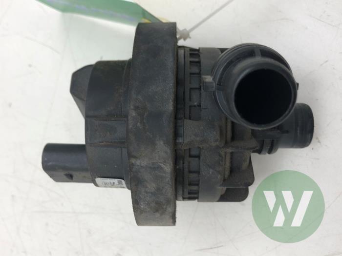 Gebruikte Waterpomp Landrover Range Rover Velar (LY) 2.0 16V P400e AWD Prijs € 47,25 Margeregeling aangeboden door Wessel Parts & Service B.V.
