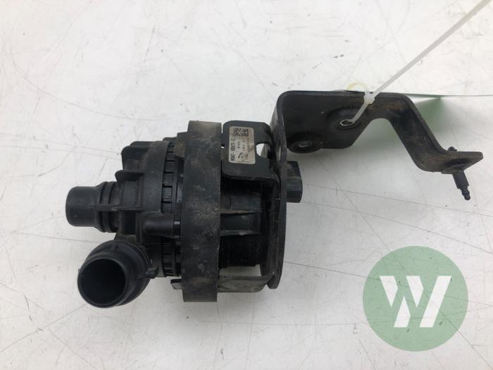 Gebruikte Waterpomp Landrover Range Rover Velar (LY) 2.0 16V P400e AWD Prijs € 152,25 Margeregeling aangeboden door Wessel Parts & Service B.V.