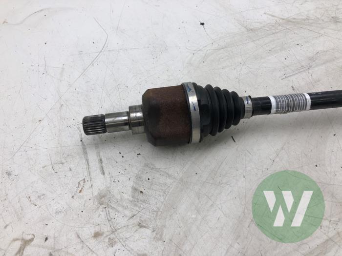 Gebruikte Aandrijfas links-voor Opel Mokka 1.2 Turbo 12V Prijs € 82,95 Margeregeling aangeboden door Wessel Parts & Service B.V.