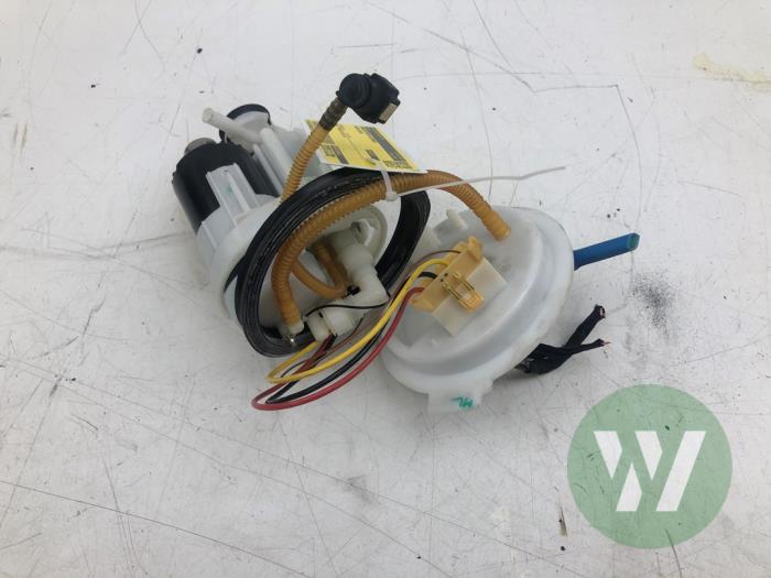 Gebruikte Tank element Pomp Audi A4 Avant (B9) Prijs € 40,95 Margeregeling aangeboden door Wessel Parts & Service B.V.