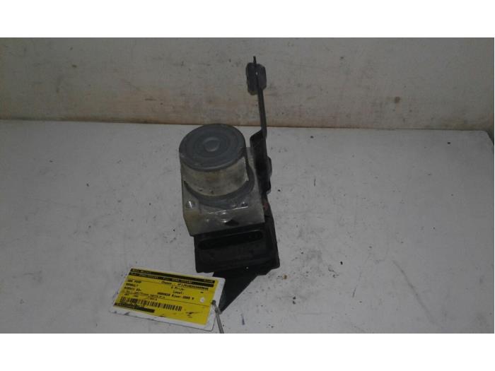 Gebruikte ABS Pomp Renault Grand Scénic II (JM) 2.0 16V Prijs € 40,95 Margeregeling aangeboden door Wessel Parts & Service B.V.