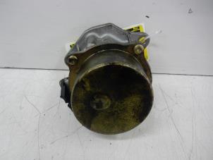 Gebruikte Vacuumpomp (Diesel) Renault Trafic New (FL) 1.9 dCi 82 16V Prijs op aanvraag aangeboden door Wessel Parts & Service B.V.