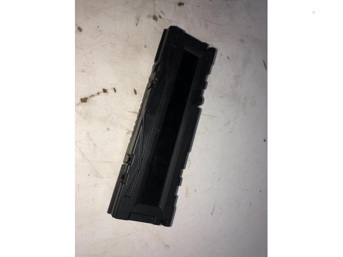 Gebruikte Display Interieur Chevrolet Cruze 1.6 16V VVT Prijs € 131,25 Margeregeling aangeboden door Wessel Parts & Service B.V.
