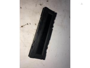 Gebruikte Display Interieur Chevrolet Cruze 1.6 16V VVT Prijs € 125,00 Margeregeling aangeboden door Wessel Parts & Service B.V.