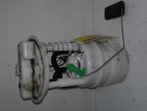 Gebruikte Tank element Pomp Renault Wind (EN/E4) 1.2 16V TCE Prijs € 39,00 Margeregeling aangeboden door Wessel Parts & Service B.V.