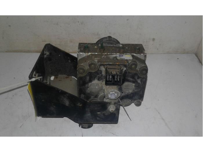 Gebruikte ABS Pomp Renault Mascott 110.35 Prijs € 208,95 Margeregeling aangeboden door Wessel Parts & Service B.V.