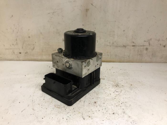 ABS Pomp van een Daewoo Cruze 2.0 D 16V 2010