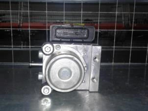 Gebruikte ABS Pomp Renault Koleos I 2.0 dCi 16V 4x4 Prijs € 99,00 Margeregeling aangeboden door Wessel Parts & Service B.V.