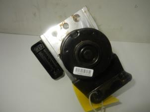 Gebruikte ABS Pomp Renault Twingo II (CN) 1.5 dCi 75 FAP Prijs € 39,00 Margeregeling aangeboden door Wessel Parts & Service B.V.