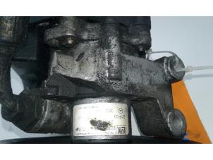 Gebruikte Stuurbekrachtiging Pomp Mercedes Sprinter 4t (904) 413 CDI 16V Prijs € 99,00 Margeregeling aangeboden door Wessel Parts & Service B.V.