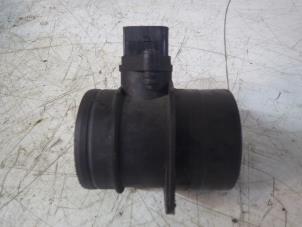 Gebruikte Luchthoeveelheidsmeter Volkswagen Passat Variant (3B6) 1.9 TDI 130 Prijs € 35,00 Margeregeling aangeboden door Wessel Parts & Service B.V.