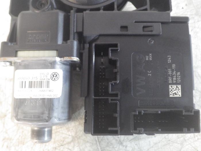 VOLKSWAGEN Passat B7 (2010-2015) Moteur de commande de vitre de porte avant droite 3AA837462 14601154