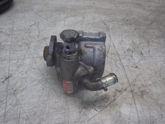 Gebruikte Servopomp Iveco New Daily IV 29L12V, 29L12V/P Prijs € 103,95 Margeregeling aangeboden door Wessel Parts & Service B.V.