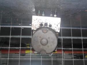 Gebruikte ABS Pomp Renault Espace (JE) 2.0 16V Grand Espace Prijs € 49,00 Margeregeling aangeboden door Wessel Parts & Service B.V.