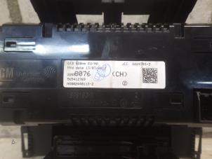 Gebruikte Display Interieur Opel Astra J Sports Tourer (PD8/PE8/PF8) 1.7 CDTi 16V Prijs € 49,00 Margeregeling aangeboden door Wessel Parts & Service B.V.