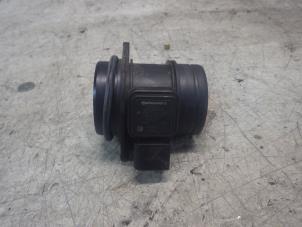 Gebruikte Luchthoeveelheidsmeter Mercedes A (W169) 2.0 A-180 CDI 16V 3-Drs. Prijs € 40,00 Margeregeling aangeboden door Wessel Parts & Service B.V.