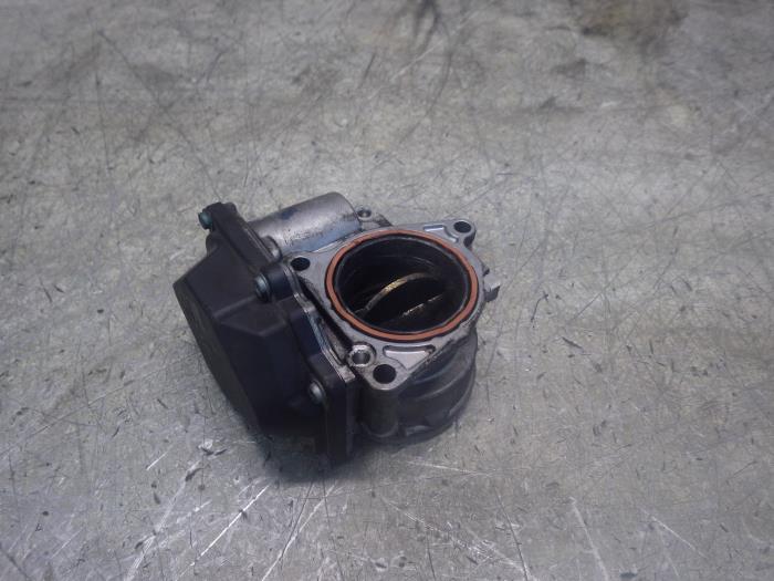 Gebruikte Gasklephuis Volkswagen Multivan T5 (7E/7HC/7HF/7HM) 1.9 TDi Prijs € 93,45 Margeregeling aangeboden door Wessel Parts & Service B.V.