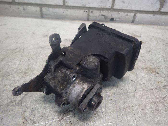 Gebruikte Servopomp BMW X3 (E83) 2.0d 16V Prijs € 124,95 Margeregeling aangeboden door Wessel Parts & Service B.V.