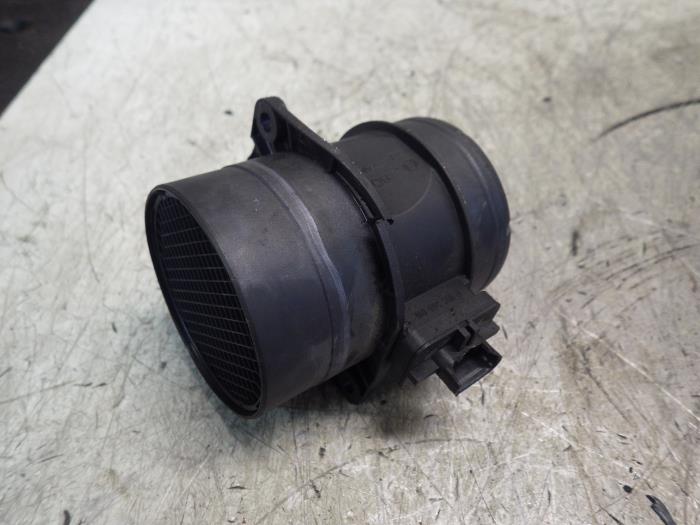 Gebruikte Luchthoeveelheidsmeter Volkswagen Passat Variant (365) 2.0 TDI 16V 135 Prijs op aanvraag aangeboden door Wessel Parts & Service B.V.