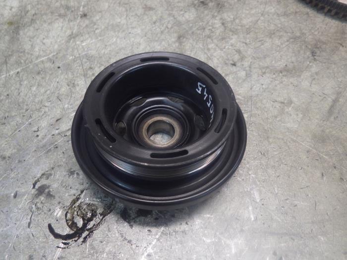 Gebruikte Poelie Krukas Mercedes C (W204) 2.2 C-200 CDI 16V Prijs € 84,00 Margeregeling aangeboden door Wessel Parts & Service B.V.