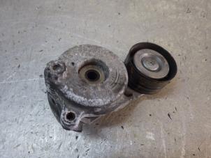 Gebruikte Spanrol Multiriem Mercedes S (W221) 3.0 S-320 CDI 24V Prijs € 60,00 Margeregeling aangeboden door Wessel Parts & Service B.V.