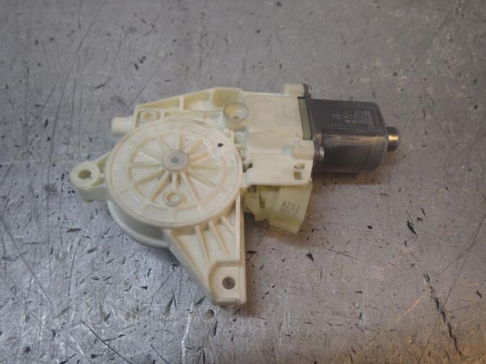 MERCEDES-BENZ Viano W639 (2003-2015) Front Right Door Window Control Motor 2048200242 14722547