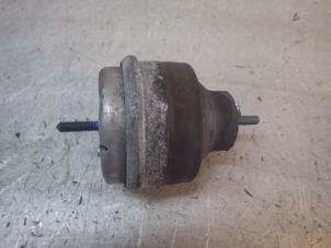 Gebruikte Motorrubber Volkswagen Passat Variant (3B5) 1.9 TDI 115 Prijs € 30,00 Margeregeling aangeboden door Wessel Parts & Service B.V.