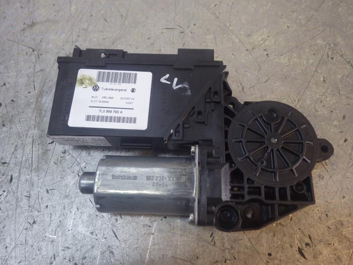 VOLKSWAGEN Touareg 1 generation (2002-2010) Motor de control geam ușă dreapta față 7L0959793A 14601381