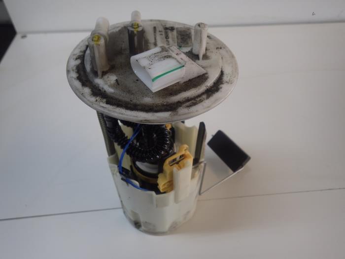 Gebruikte Brandstofpomp Elektrisch Mercedes Vito (639.6) 2.2 110 CDI 16V Euro 5 Prijs € 105,00 Margeregeling aangeboden door Wessel Parts & Service B.V.