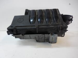 Gebruikte Luchtfilterhuis Mercedes A (W169) 2.0 A-180 CDI 16V Prijs € 70,00 Margeregeling aangeboden door Wessel Parts & Service B.V.