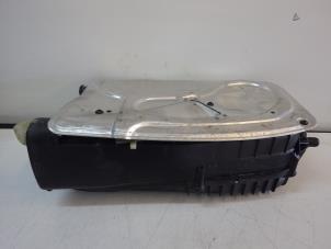 Gebruikte Luchtfilterhuis Mercedes E Estate (S212) E-300 Hybrid,BlueTec Hybrid V6 24V Prijs € 59,00 Margeregeling aangeboden door Wessel Parts & Service B.V.