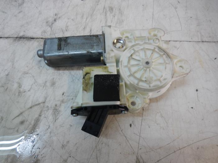 MERCEDES-BENZ M-Class W163 (1997-2005) Front Right Door Window Control Motor 0130822012 14601546