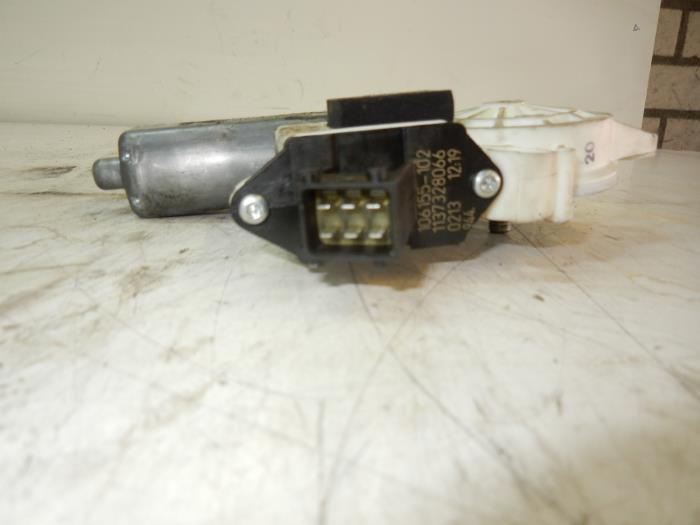 MERCEDES-BENZ M-Class W163 (1997-2005) Front Right Door Window Control Motor 0130822012 14601546