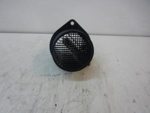 Gebruikte Luchthoeveelheidsmeter Audi A3 Sportback (8VA/8VF) 2.0 TDI 16V Prijs € 45,00 Margeregeling aangeboden door Wessel Parts & Service B.V.