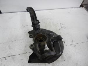 Gebruikte Fusee links-voor Mercedes R (W251) Prijs € 139,00 Margeregeling aangeboden door Wessel Parts & Service B.V.