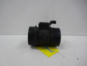 Gebruikte Luchthoeveelheidsmeter Renault Twingo II (CN) 1.5 dCi 75 FAP Prijs € 40,00 Margeregeling aangeboden door Wessel Parts & Service B.V.