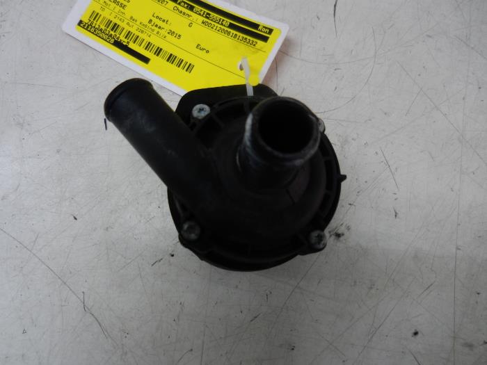 Gebruikte Waterpomp Mercedes E (W212) E-200 CDI 16V BlueEfficiency,BlueTEC Prijs € 131,25 Margeregeling aangeboden door Wessel Parts & Service B.V.