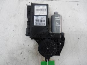Gebruikte Raammotor Portier Audi A8 (D3) 4.0 TDI V8 32V Quattro Prijs € 69,00 Margeregeling aangeboden door Wessel Parts & Service B.V.