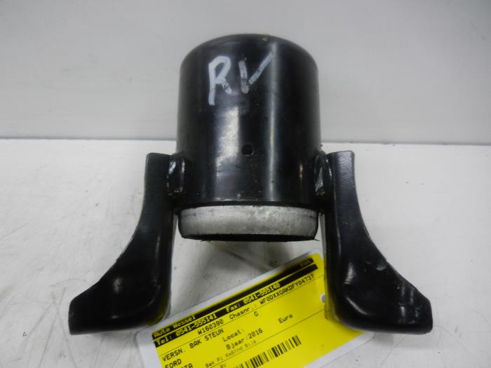 Gebruikte Versnellingsbak Steun Ford Fiesta 6 (JA8) 1.0 EcoBoost 12V 100 Prijs € 47,25 Margeregeling aangeboden door Wessel Parts & Service B.V.