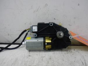 Gebruikte Stoelmotor Mercedes R (W251) 3.0 280 CDI 24V 4-Matic Prijs € 39,00 Margeregeling aangeboden door Wessel Parts & Service B.V.