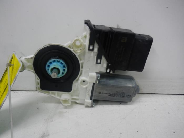 VOLKSWAGEN Tiguan 1 generation (2007-2017) Front Right Door Window Control Motor 5N0959703F 17335130