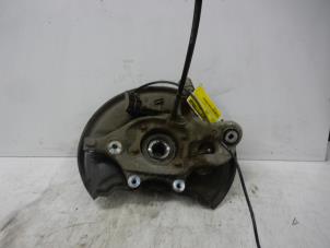 Gebruikte Fusee links-achter Mercedes C (W204) 1.8 C-200K 16V Prijs € 99,00 Margeregeling aangeboden door Wessel Parts & Service B.V.