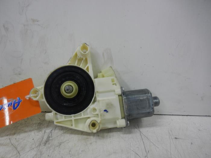 MERCEDES-BENZ C-Class W204/S204/C204 (2004-2015) Front Right Door Window Control Motor 2048200642 14961537