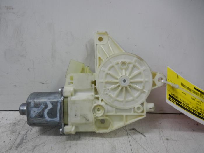 MERCEDES-BENZ C-Class W204/S204/C204 (2004-2015) Front Right Door Window Control Motor 2048200642 14961537